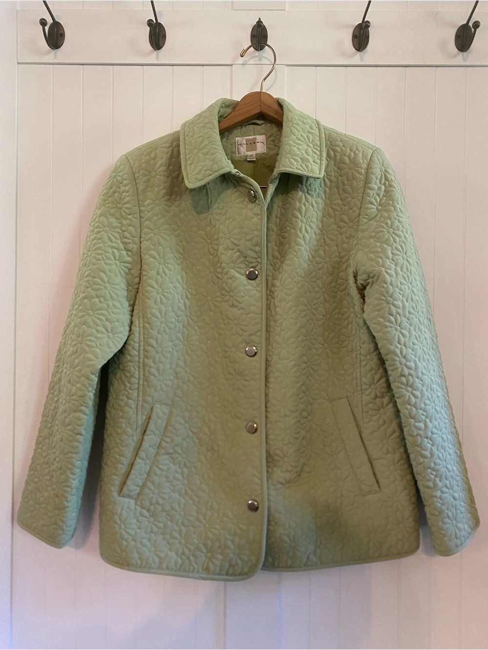 Quilted Daisy Light Green Women's Jacket Gallery M